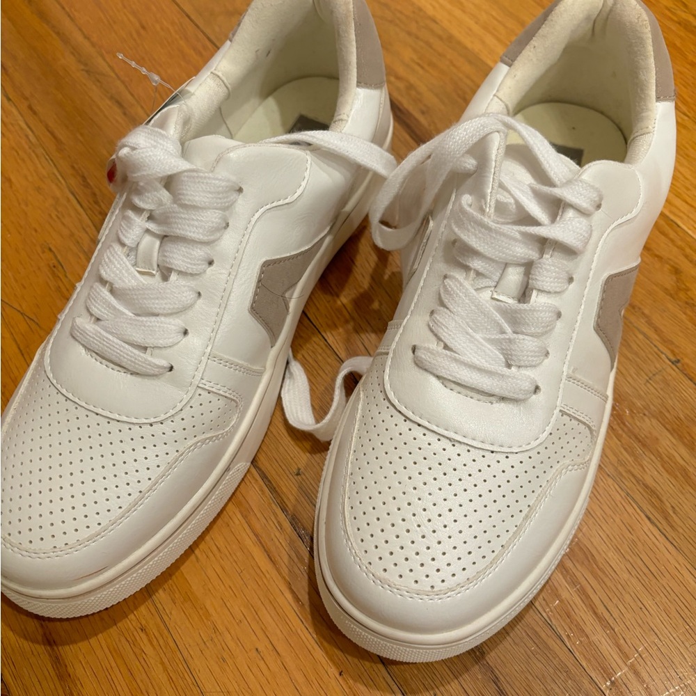 Mia sneakers NWT size 8 women